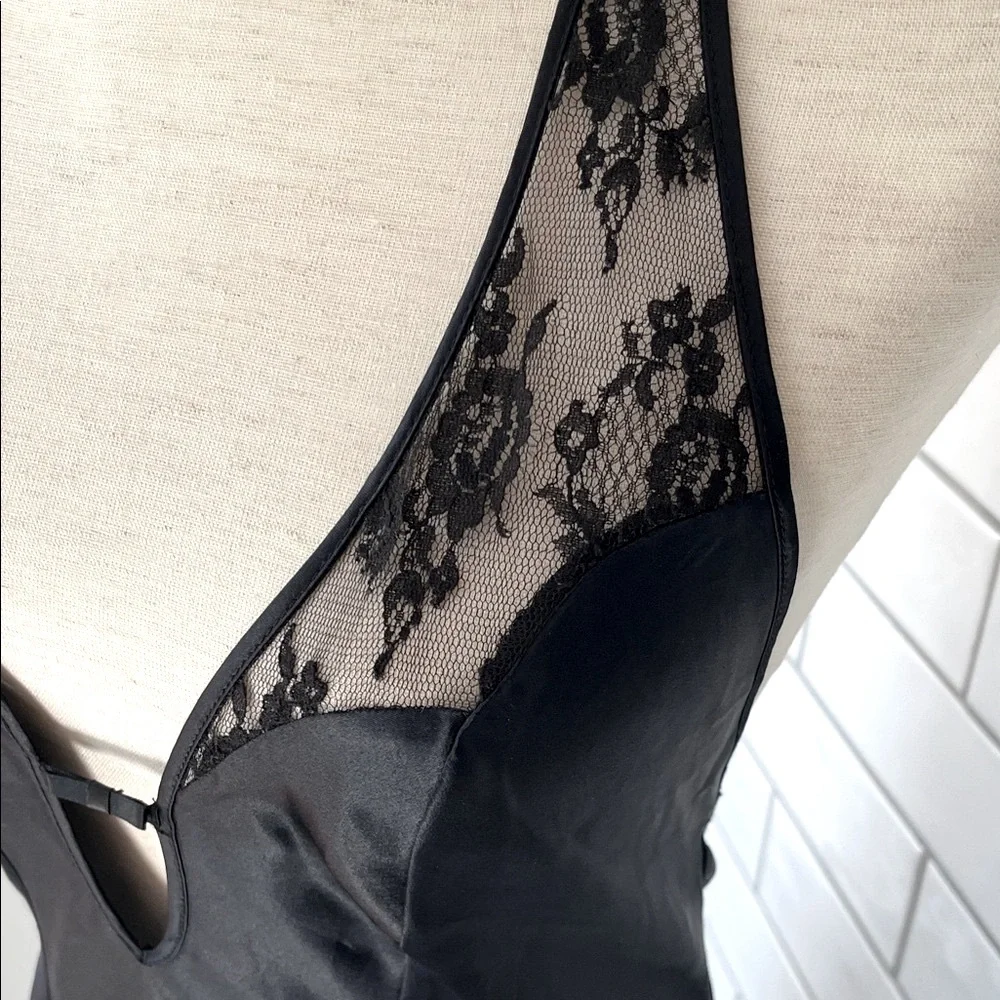 Victoria's Secret Black Lace Chemise

💵Bundle & Save💵 - Picture 6 of 9